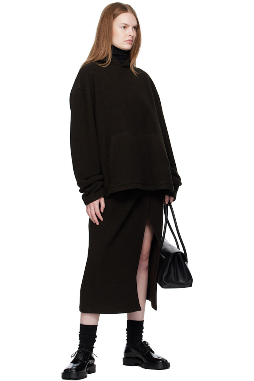 Virgin wool fleece hoodie. 

· Kangaroo pocket
· Dropped shoulders

Supplier color: Tourbe fleece