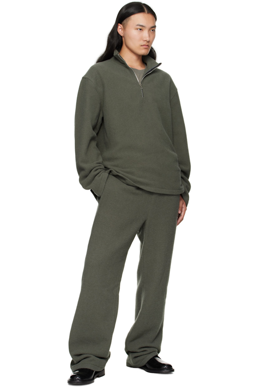 Brushed virgin wool fleece sweater.

· Stand collar
· Half-zip closure
· Tennis-tail hem
· Dropped shoulders
· Locker loop at back yoke

Supplier color: Camoscio
