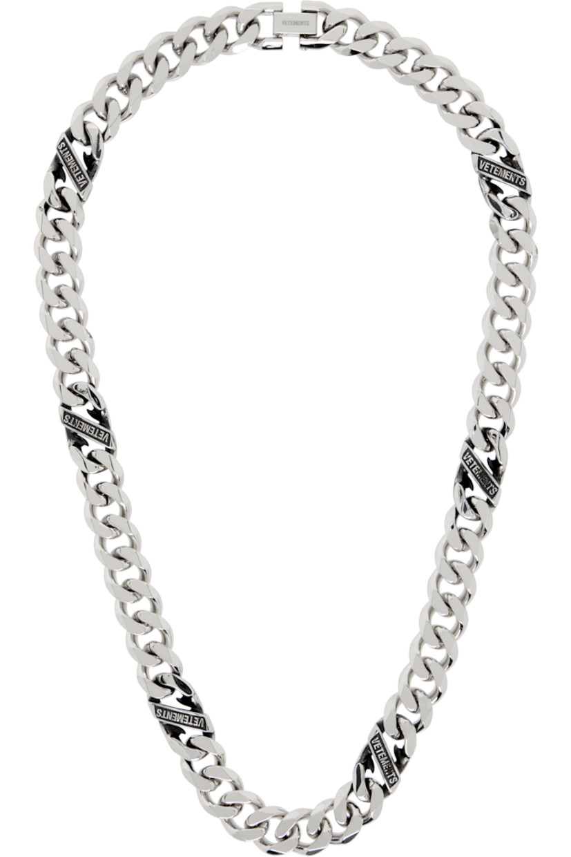 Curb chain necklace in antiqued silver-tone brass.

· Logo engraved at length
· Flip-clasp fastening
· L23"

Supplier color: Silver