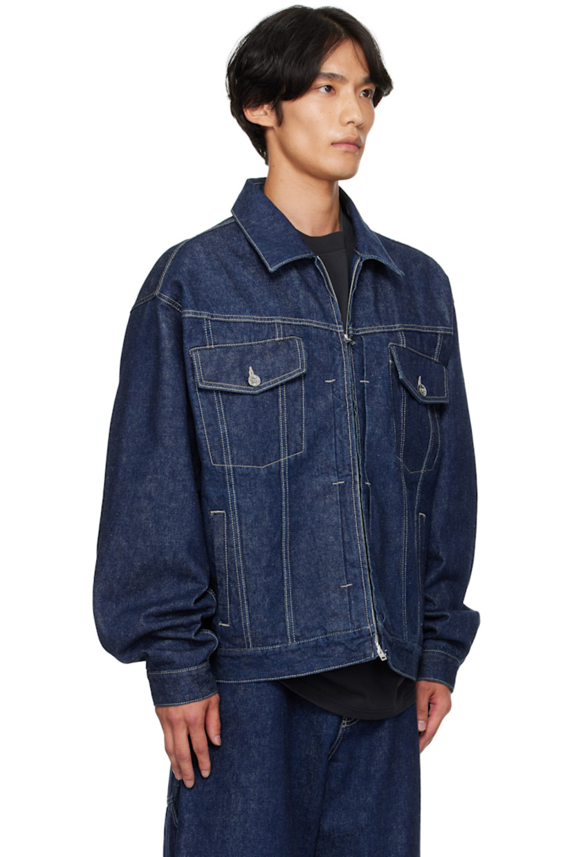 Non-stretch denim jacket.

· Spread collar
· Two-way zip closure
· Flap and welt pockets at front
· Adjustable buttoned barrel cuffs
· Logo-woven locker loop at back yoke
· Adjustable button tabs at back hem
· Contrast stitching in white

Supplier color: Blue