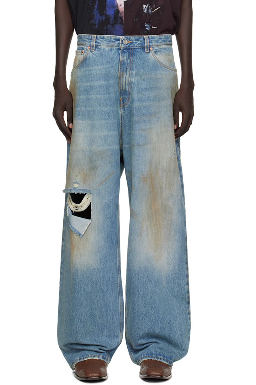 Non-stretch denim jeans. 

· Fading, smudging, whiskering, and distressing throughout 
· Belt loops
· Five-pocket styling
· Zip fly 
· Rip at knee
· Logo topstitching at back pockets
· Contrast stitching in tan

Supplier color: Distressed light blue