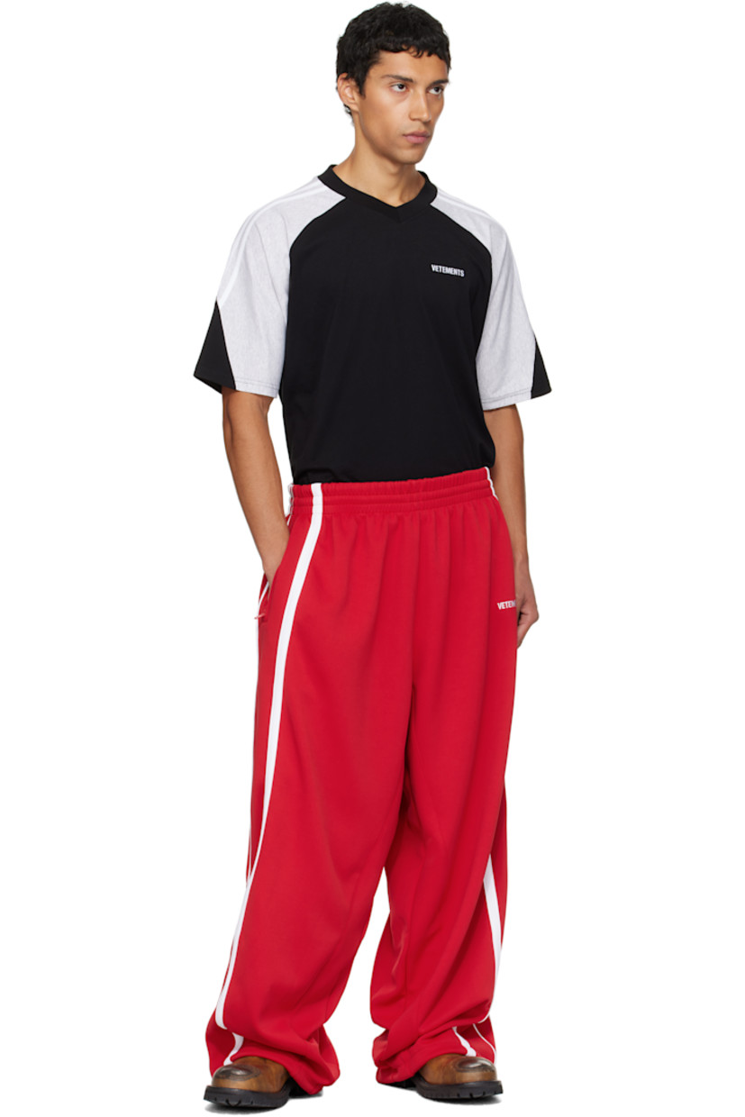 Jersey sweatpants.

· Concealed drawstring at elasticized waistband
· Three-pocket styling
· Logo embroidered at front
· Bungee-style drawstring at cuffs
· Stripes at outseams
· Full mesh lining

Supplier color: Red
