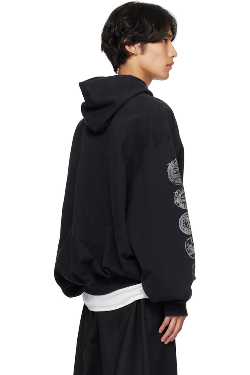 French terry hoodie.

· Embroidered logo and drawstring at hood
· Text and graphic printed at front
· Kangaroo pocket
· Rib-knit hem and cuffs
· Dropped shoulders
· Graphics printed at sleeves

Part of the Cradle of Filth capsule.

Supplier color: Magnet