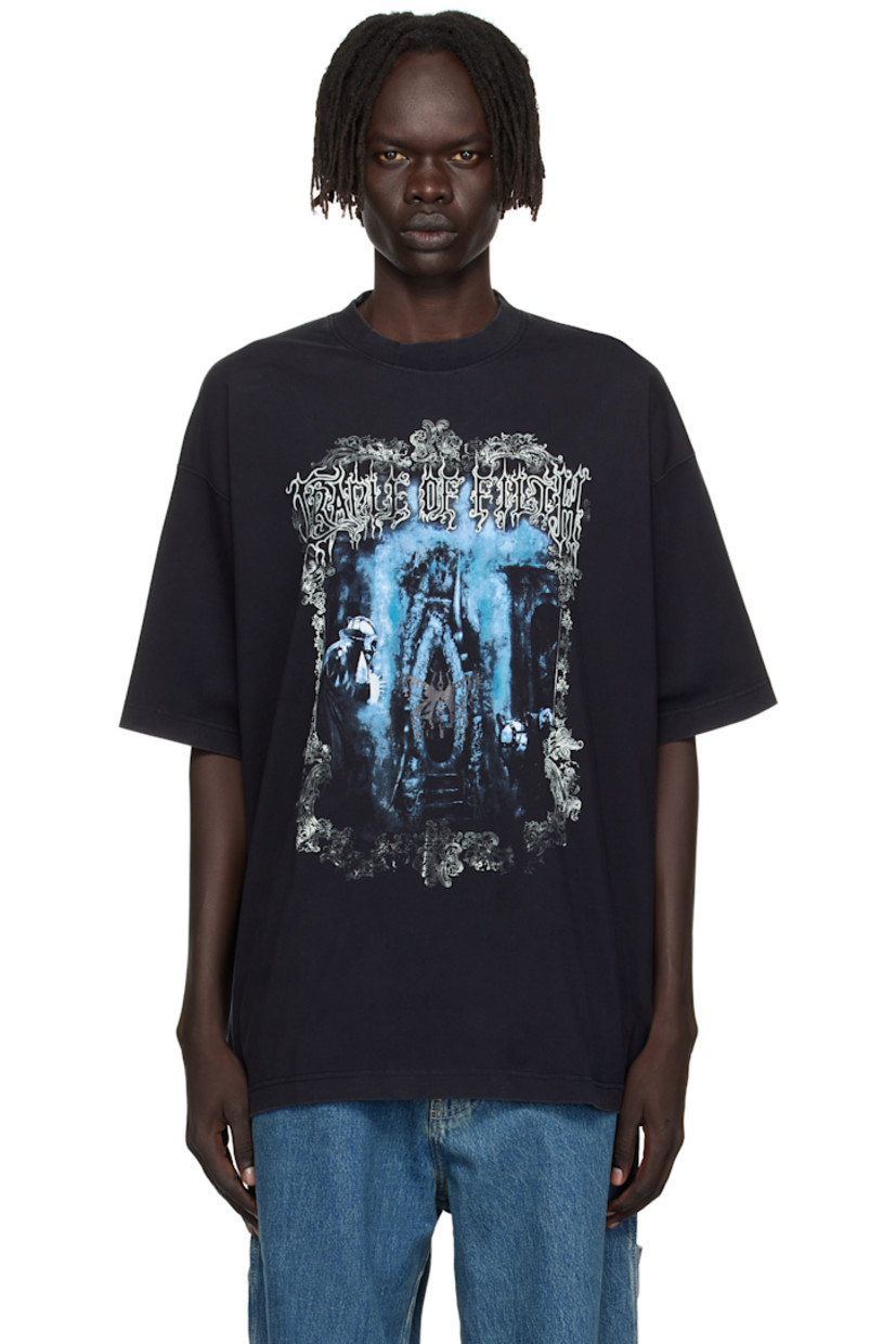 Cotton jersey T-shirt.

· Rib-knit crewneck
· Text and graphic printed at front and back
· Dropped shoulders
· Logo embroidered at back collar

Part of the Cradle of Filth capsule.

Supplier color: Washed black