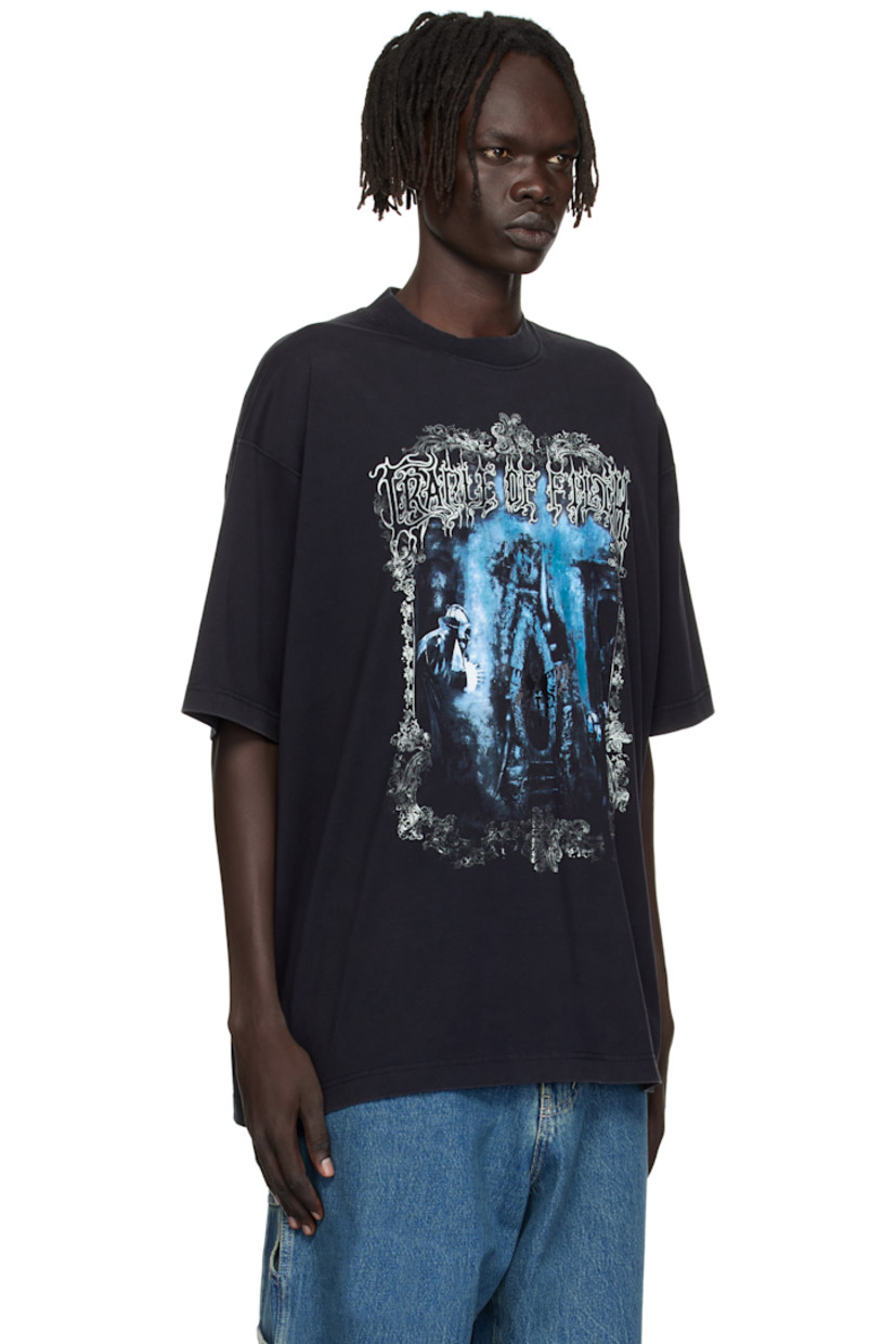 Cotton jersey T-shirt.

· Rib-knit crewneck
· Text and graphic printed at front and back
· Dropped shoulders
· Logo embroidered at back collar

Part of the Cradle of Filth capsule.

Supplier color: Washed black