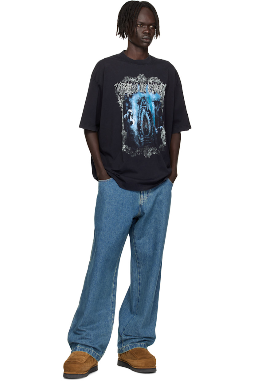 Cotton jersey T-shirt.

· Rib-knit crewneck
· Text and graphic printed at front and back
· Dropped shoulders
· Logo embroidered at back collar

Part of the Cradle of Filth capsule.

Supplier color: Washed black