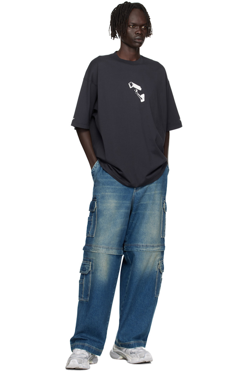 Cotton jersey T-shirt.

· Rib-knit crewneck
· Graphic printed at front
· Dropped shoulders
· Text printed at sleeves
· Logo embroidered at back collar

Supplier color: Washed black
