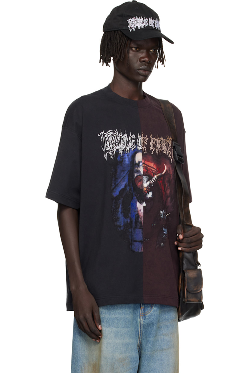 Cotton jersey T-shirt.

· Rib-knit crewneck
· Text and graphic printed at front and back
· Dropped shoulders
· Logo embroidered at back collar

Part of the Cradle of Filth capsule.

Supplier color: Black/Red