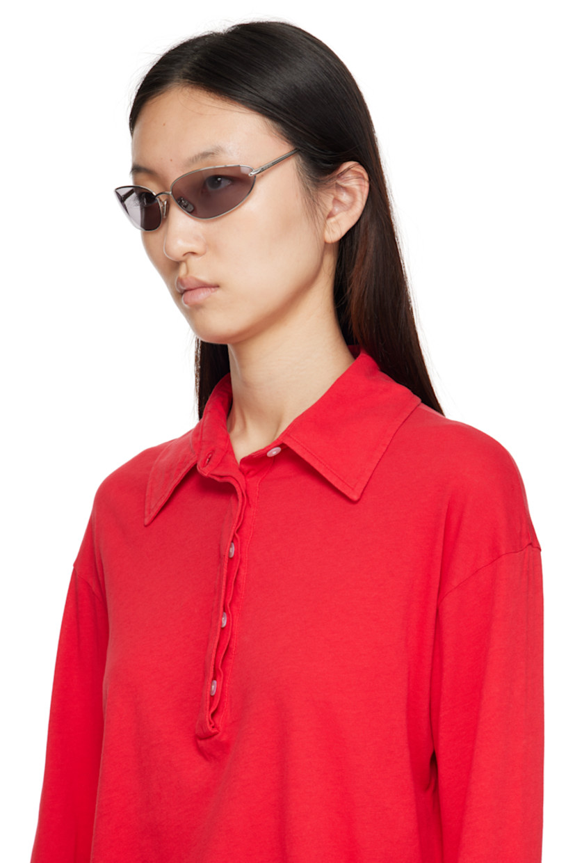Wraparound oval metal-frame sunglasses.

· Gray lenses 
· Adjustable rubber nose pads
· Logo engraved at temples
· Includes pouch
· Size: 68.15 120

Supplier color: Shiny palladium