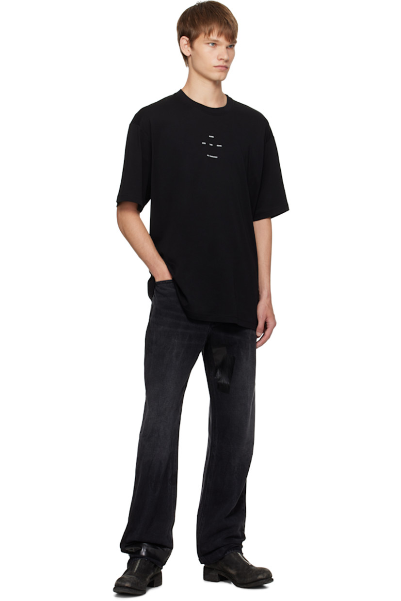 Cotton jersey T-shirt. 

· Rib-knit crewneck
· Logo and text printed at front 
· Dropped shoulders
· Graphic printed at back 

Supplier color: Black