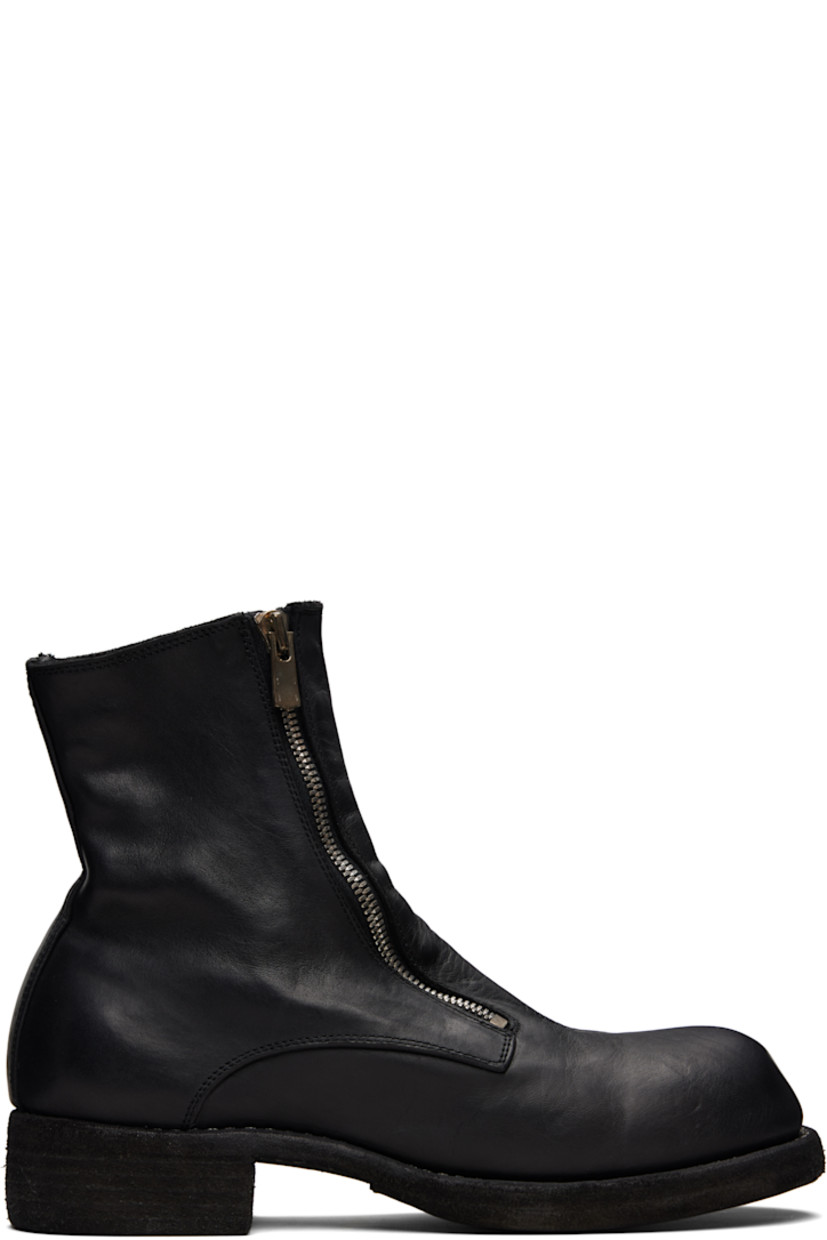 Ankle-high grained horse leather boots. 

· Twin zip closure at vamp
· Contrast stitching in white at welt 
· Rubber midsole 
· Leather sole 

Supplier color: Blkt