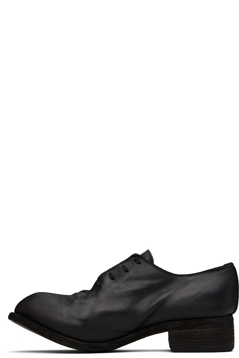Buffed horse leather oxfords.

· Lace-up closure
· Topstitching at welt
· Stacked leather block heel
· Leather sole
· Heel: H1.75"

Supplier color: Blkt