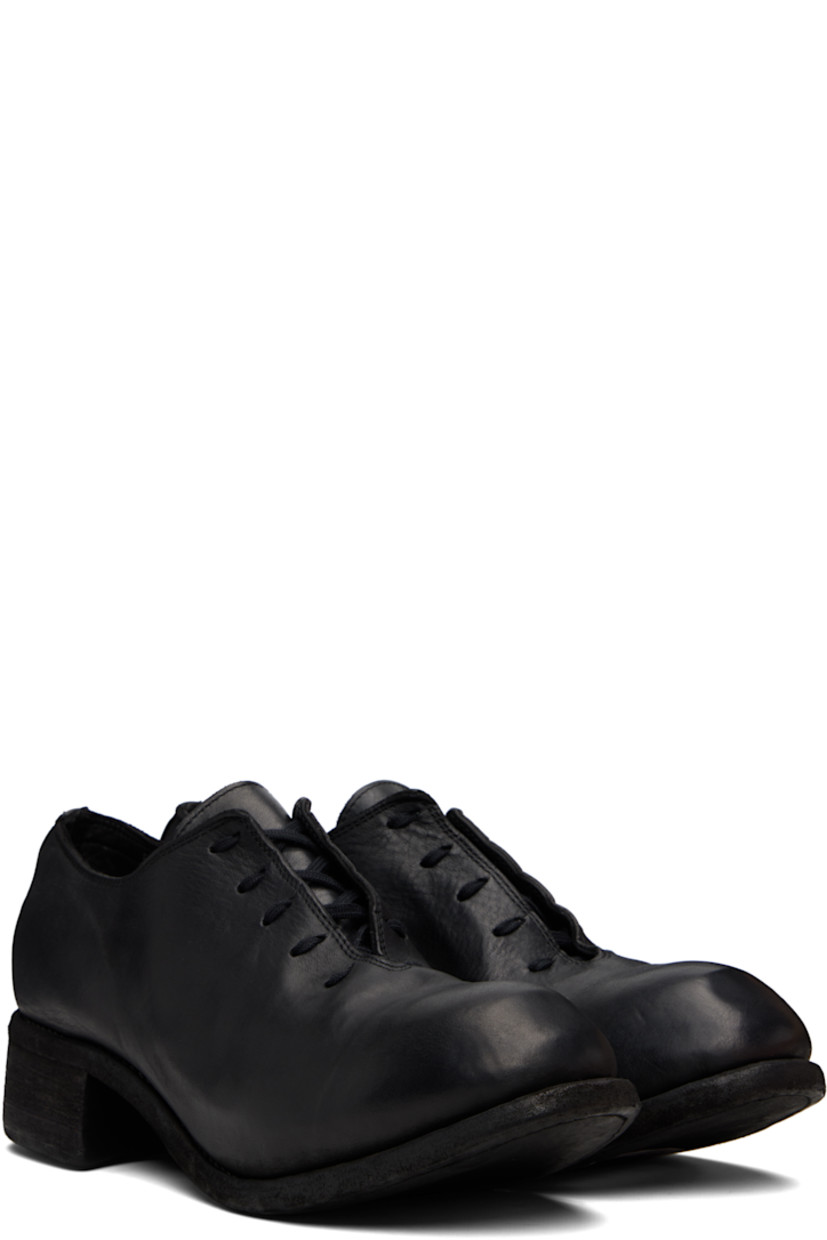 Buffed horse leather oxfords.

· Lace-up closure
· Topstitching at welt
· Stacked leather block heel
· Leather sole
· Heel: H1.75"

Supplier color: Blkt