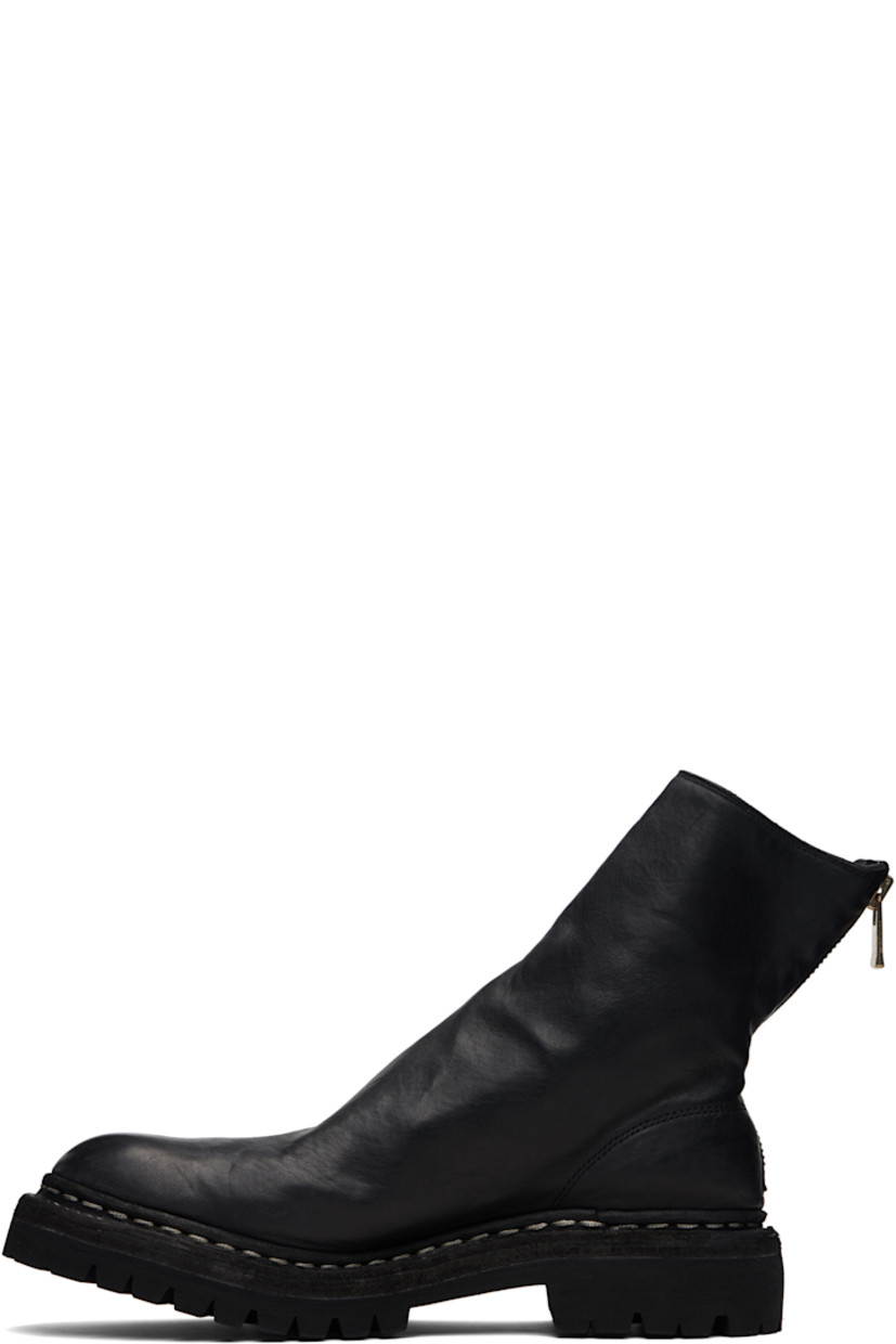 Ankle-high grained horse leather boots.

· Zip closure at heel counter 
· Contrast stitching in white at welt 
· Rubber midsole 
· Treaded Vibram® rubber sole

Supplier color: Blkt