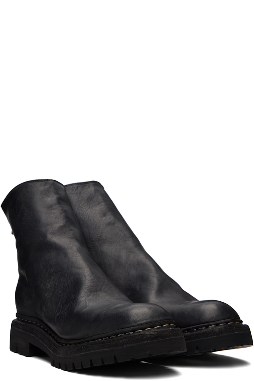 Ankle-high grained horse leather boots.

· Zip closure at heel counter 
· Contrast stitching in white at welt 
· Rubber midsole 
· Treaded Vibram® rubber sole

Supplier color: Blkt