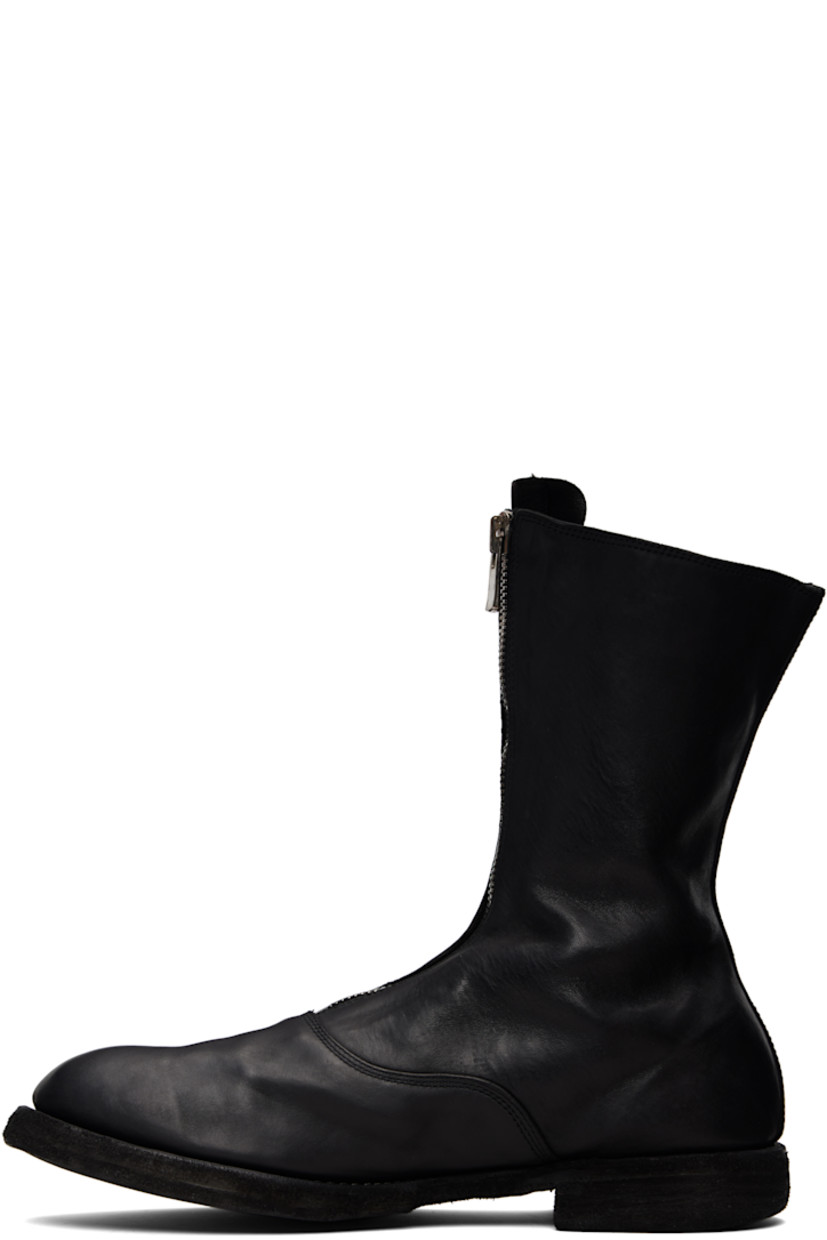 Ankle-high grained horse leather boots. 

· Zip closure at vamp
· Contrast stitching in white at welt 
· Rubber midsole 
· Leather sole 

Supplier color: Blkt