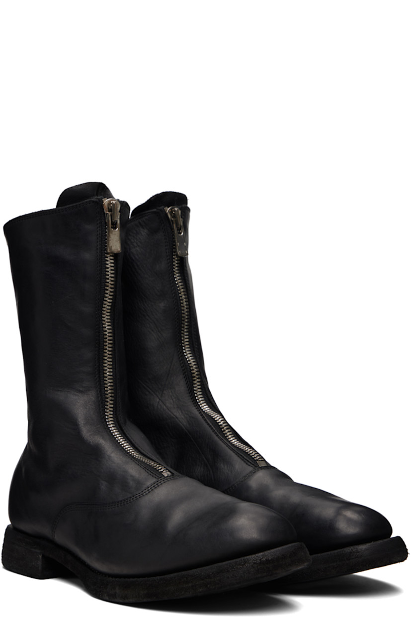 Ankle-high grained horse leather boots. 

· Zip closure at vamp
· Contrast stitching in white at welt 
· Rubber midsole 
· Leather sole 

Supplier color: Blkt