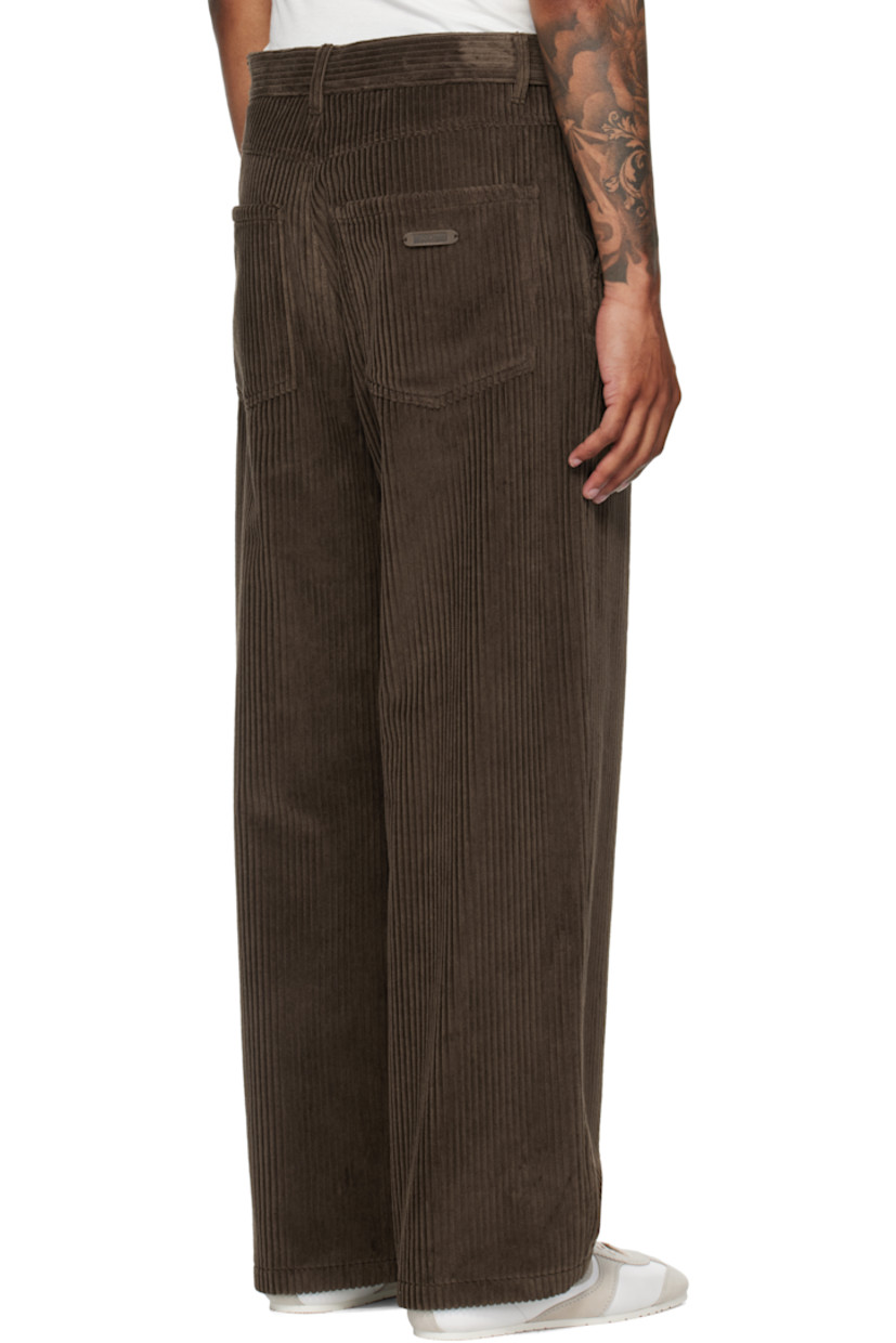 Cotton corduroy trousers.

· Belt loops
· Four-pocket styling
· Zip fly
· Pleats at front
· Logo patch at back waistband

Supplier color: Brown
