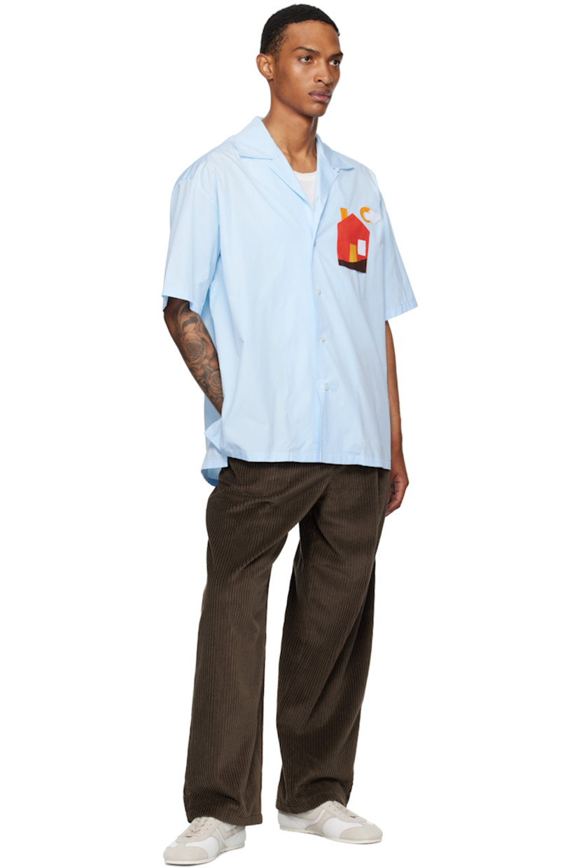 Cotton corduroy trousers.

· Belt loops
· Four-pocket styling
· Zip fly
· Pleats at front
· Logo patch at back waistband

Supplier color: Brown