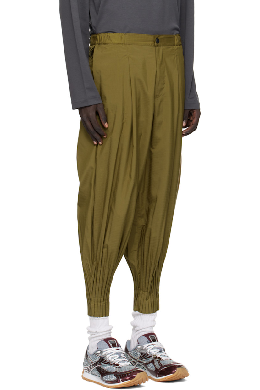 Technical ripstop trousers.

· Tapered
· Concealed drawstring at elasticized waistband
· Four-pocket styling
· Zip fly
· Pleats at front and back waist
· Accordion pleats at cuffs
· Loops at back waist

Supplier color: Khaki