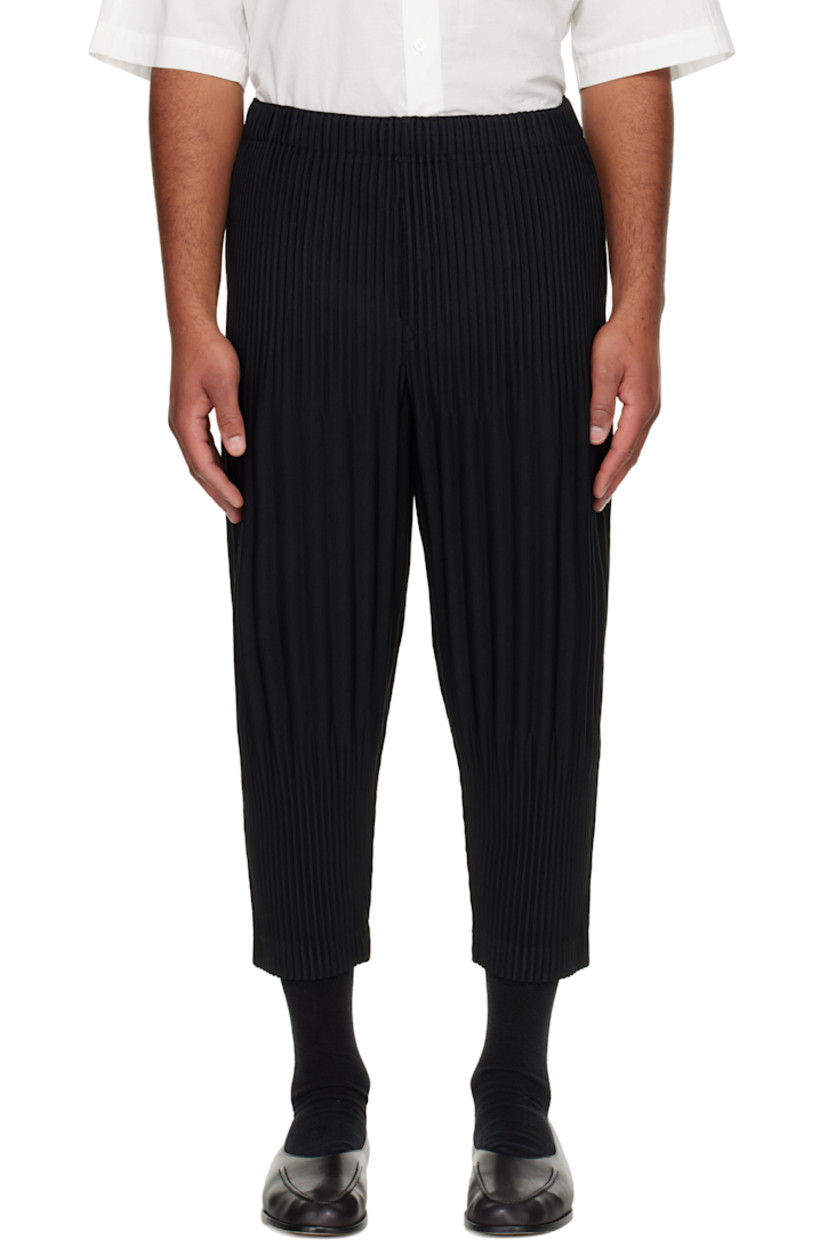 Garment-pleated tricot trousers.

· Elasticized waistband
· Two-pocket styling 
· Button fly

Supplier color: Black