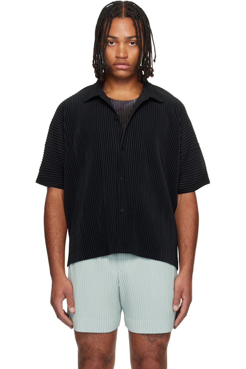Garment-plated polyester tricot shirt.

· Open spread collar 
· Button closure
· Tennis-tail hem 

Supplier color: Black