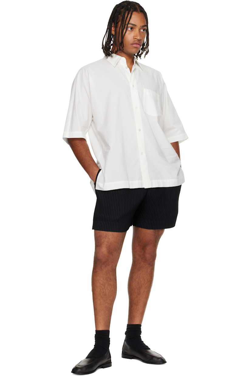 Garment-pleated tricot shorts.

· Elasticized waistband
· Two-pocket styling 
· Button fly

Supplier color: Black