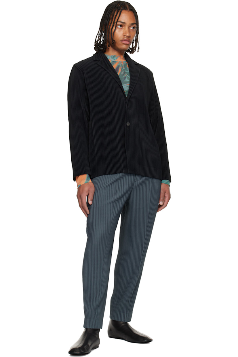 Garment-pleated polyester tricot blazer. 

· Notched lapel 
· Button closure 
· Buttoned barrel cuffs
· Central vent at back hem 

Supplier color: Black