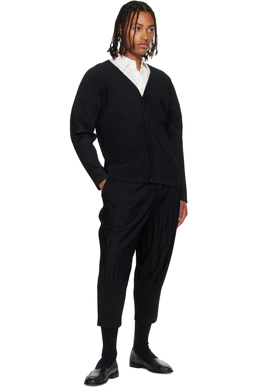 Garment-pleated tricot cardigan.

· Y-neck
· Press-stud closure

Supplier color: Black