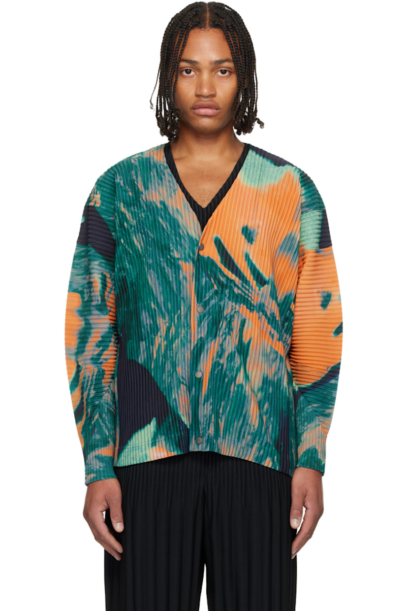 Garment-pleated polyester tricot cardigan.

· Graphic pattern printed throughout 
· Y-neck
· Button closure 

Supplier color: Green