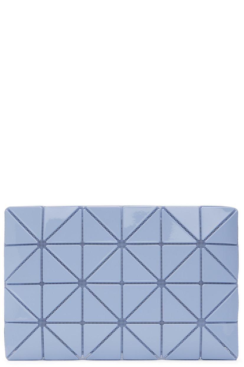 Mesh pouch in blue.

· Triangular glossy polymer appliqués throughout
· Zip closure
· Patterned textile lining
· H6.25" x W9.5"

Supplier color: Light blue
