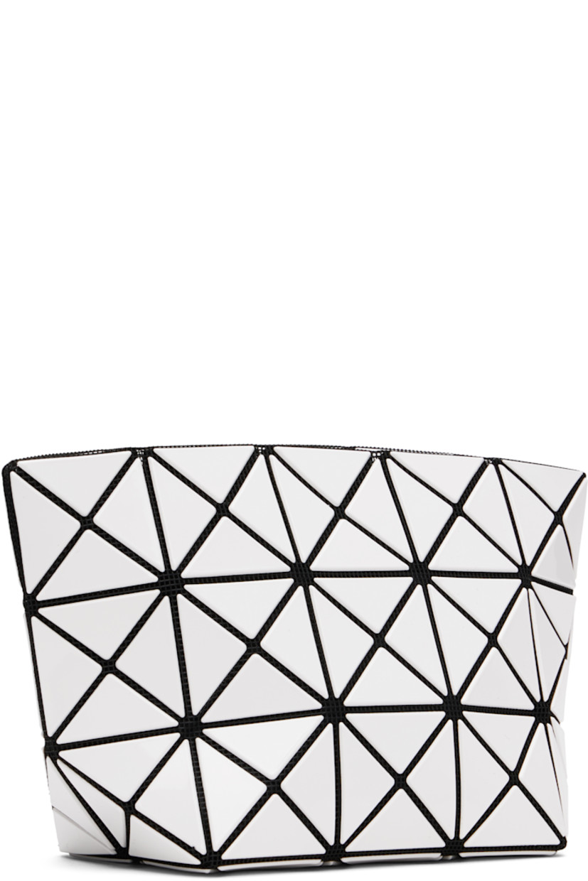 Mesh pouch.

· Signature triangular vinyl appliqués in white throughout
· Zip closure
· Logo-woven canvas lining 
· H4.5" x W8" x D3"

Supplier color: White