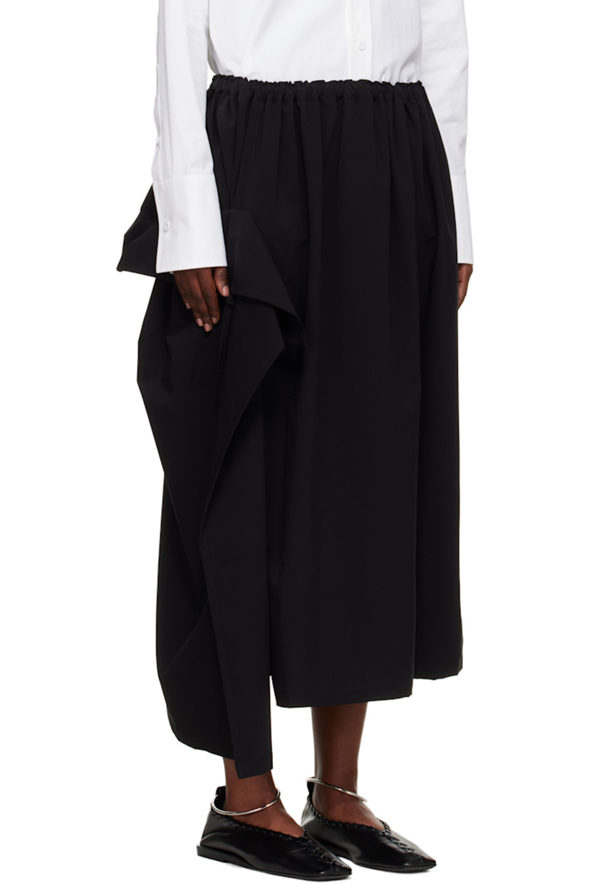 Plain-woven maxi skirt. 

· Concealed drawstring at elasticized waistband
· Single-pocket styling
· Gathering and self-tie panel at side seam

Supplier color: Black