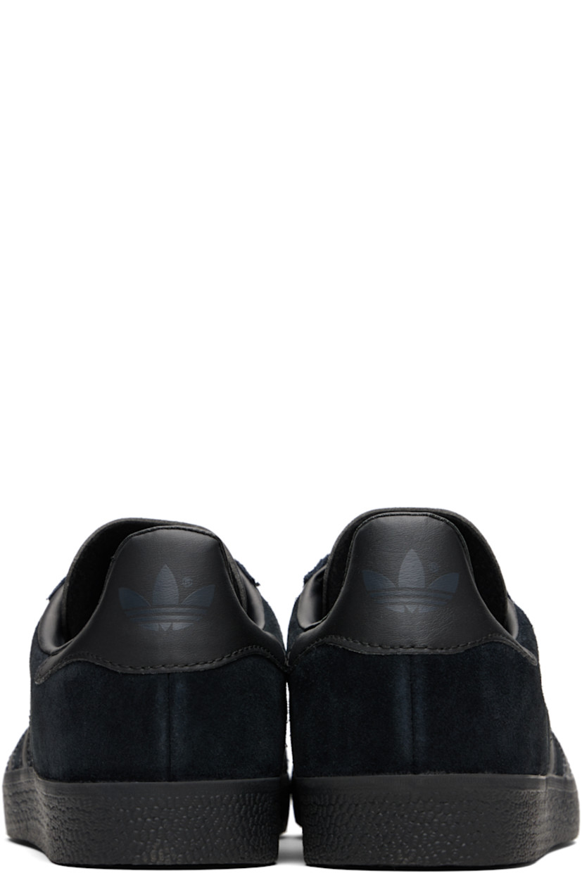 Low-top nubuck sneakers.

· Lace-up closure
· Logo embossed at tongue
· Padded collar
· Text printed at outer side
· Signature serrated stripes at sides
· Logo printed at heel tab
· Mesh lining
· Treaded rubber sole

Supplier color: Core black/Core black/Core black