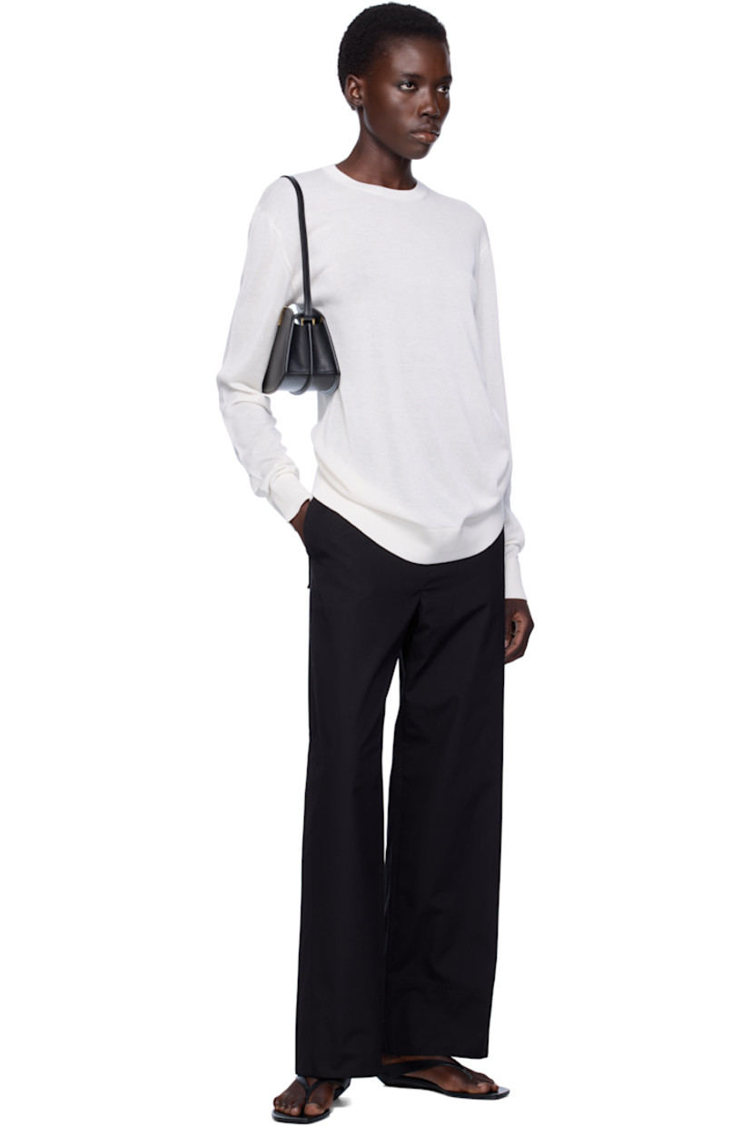 Straight-leg organic cotton poplin trousers.

· Lightweight
· Four-pocket styling
· Zip fly
· Twisted outseams

Supplier color: Black