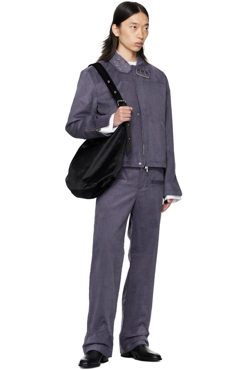 Velvet tote.

· Adjustable shoulder strap
· Fleece lining
· H16" x W16" x D4.5"

Supplier color: Black