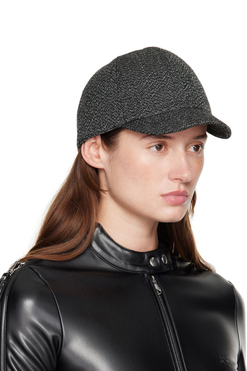 Knit wool cap. 

· Curved brim
· Embroidered logo patch at side 
· Snapback fastening at back
· Plain-woven browband 

Supplier color: Black/Heritage white