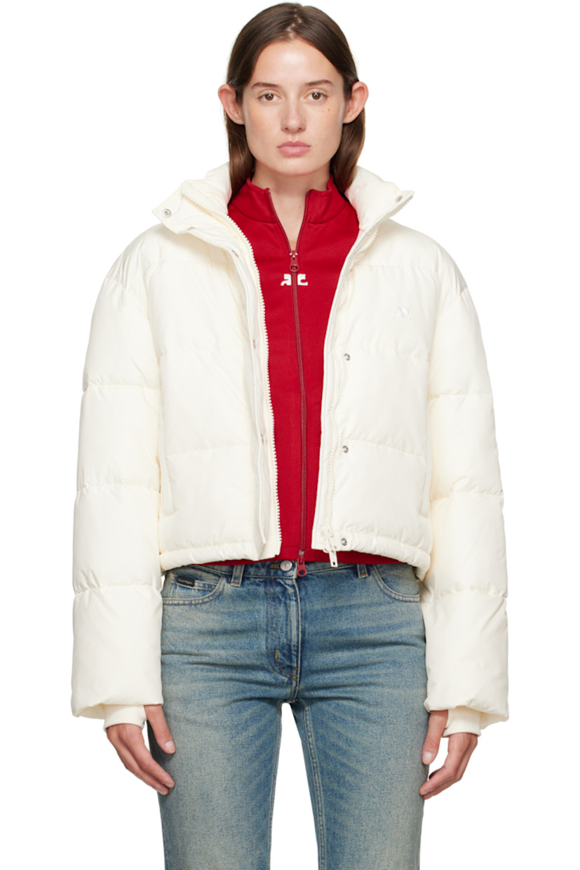 Insulated and quilted satin jacket.

· Stand collar
· Two-way zip closure with press-stud placket
· Zip pockets at front
· Bungee-style drawstring at cropped hem
· Logo flag at side seam
· Thumbhole at inset jersey cuffs
· Zip pocket at interior
· Fully lined

Supplier color: Natural