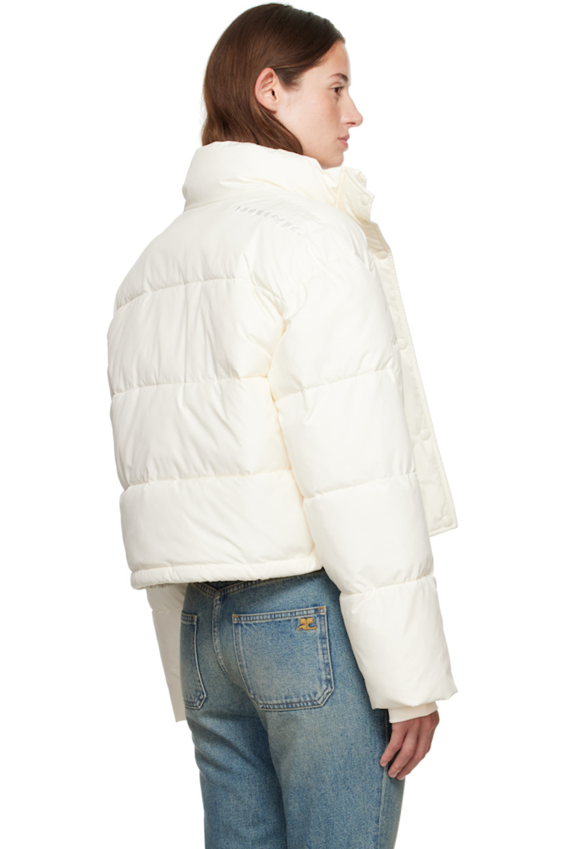 Insulated and quilted satin jacket.

· Stand collar
· Two-way zip closure with press-stud placket
· Zip pockets at front
· Bungee-style drawstring at cropped hem
· Logo flag at side seam
· Thumbhole at inset jersey cuffs
· Zip pocket at interior
· Fully lined

Supplier color: Natural