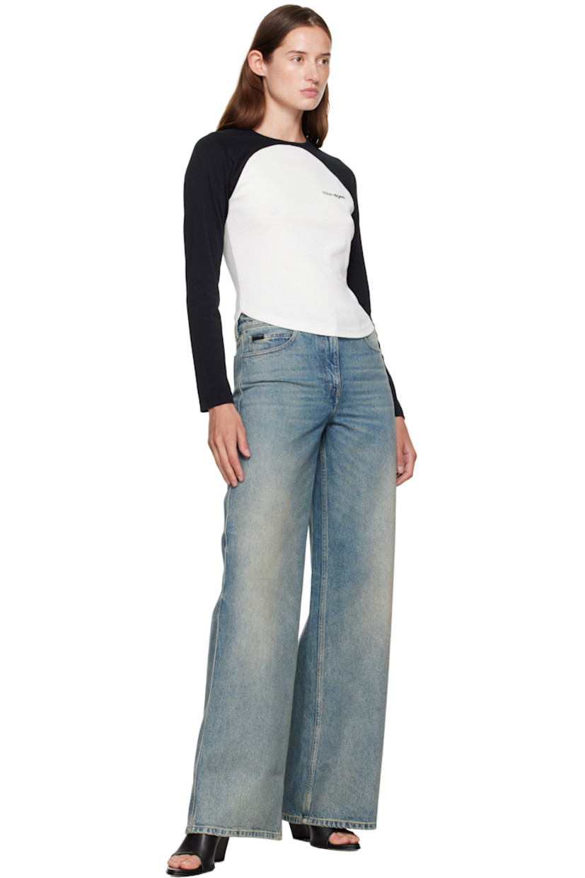 Non-stretch denim jeans.

· Fading and whiskering throughout
· Loose-fit
· Belt loops
· Five-pocket styling
· Zip fly
· Logo patch at coin pocket
· Logo embroidered at back pocket
· Hammer loop and welt pocket at back leg
· Contrast stitching in tan

Supplier color: Vintage medium blue