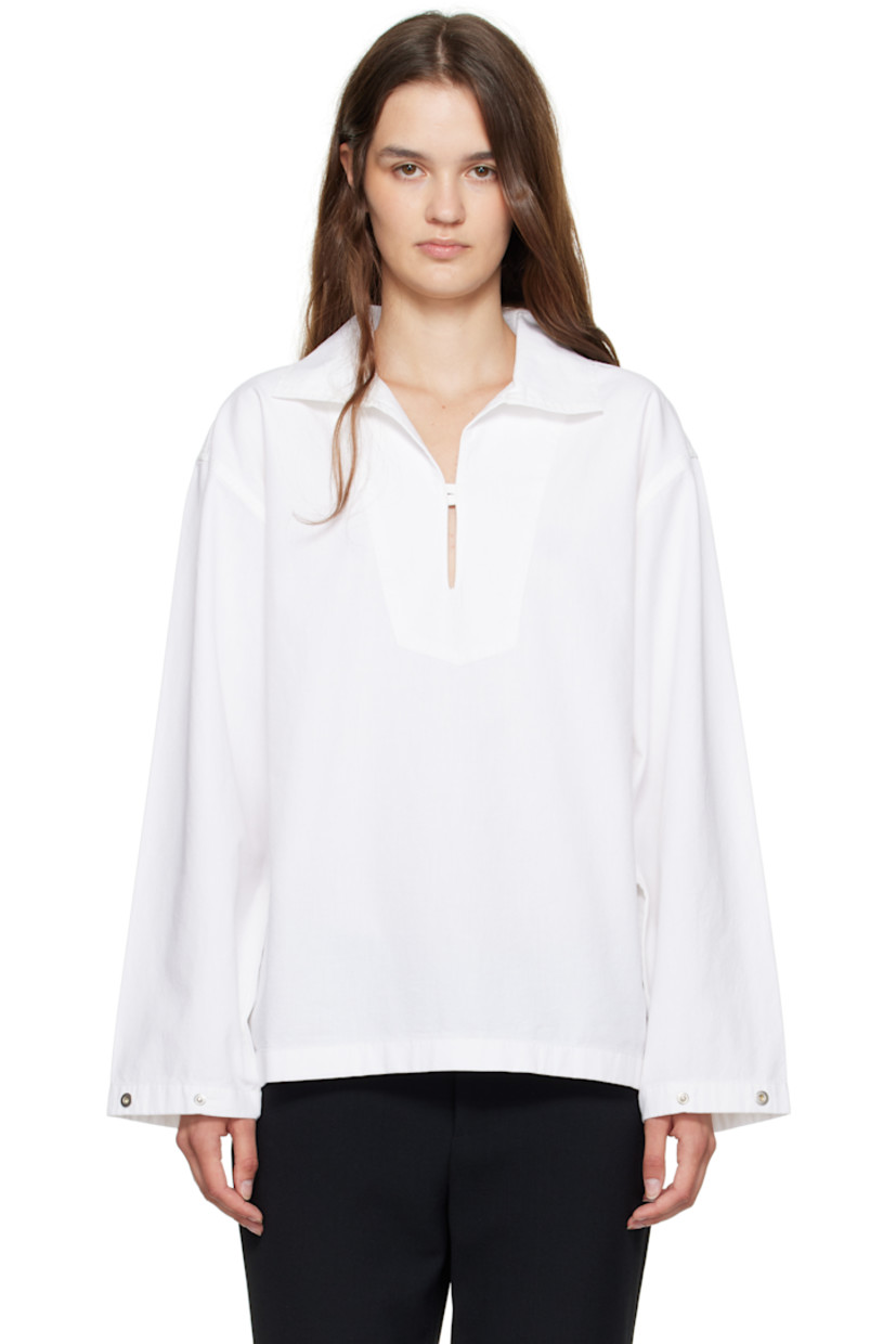 Non-stretch denim blouse.

· Open spread collar
· Button tab at chest
· Dropped shoulders
· Press-stud tab at cuffs
· Contrast stitching in brown at back yoke 

Supplier color: Washed white