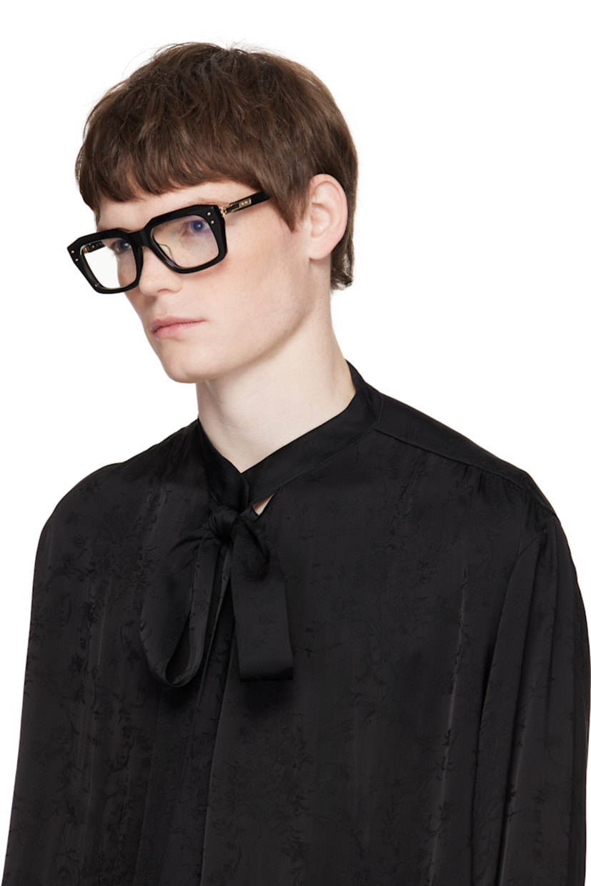 Handcrafted square titanium- and acetate-frame optical glasses. 

· Integrated nose pads
· Rivets at face and temples
· Fluted detailing at temples
· Inset logo at temple tip
· Includes case
· Size: 54.20 145

Supplier color: Black/White gold