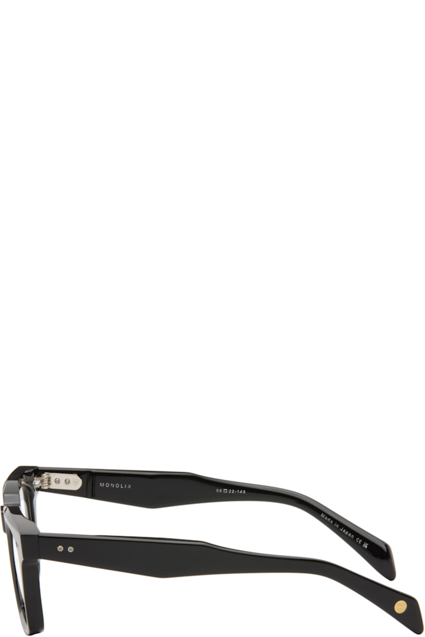 Handcrafted square acetate-frame optical glasses.

· Integrated nose pads
· Inset logo at temple tips
· Includes case
· Size: 50.22 148

Supplier color: Black