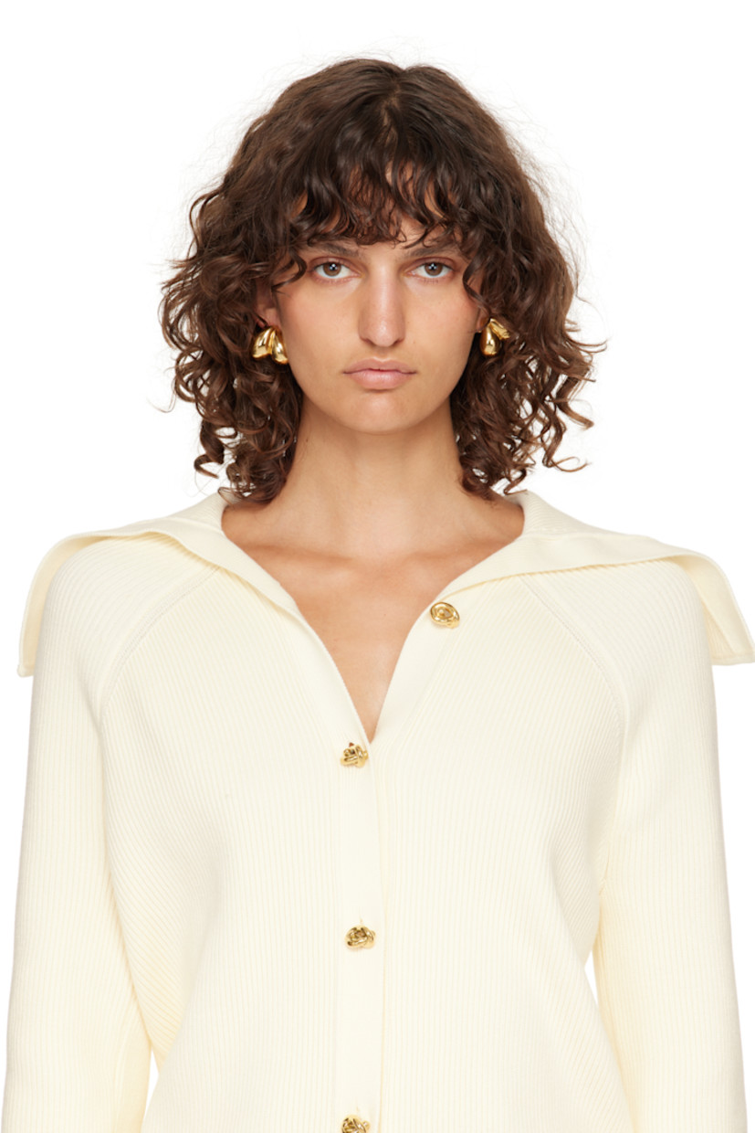 Pair of drop earrings in 18k yellow gold-plated sterling silver.

· Graphic at face
· Clip-on fastening
· H1" x W1.25"

Supplier color: Yellow gold