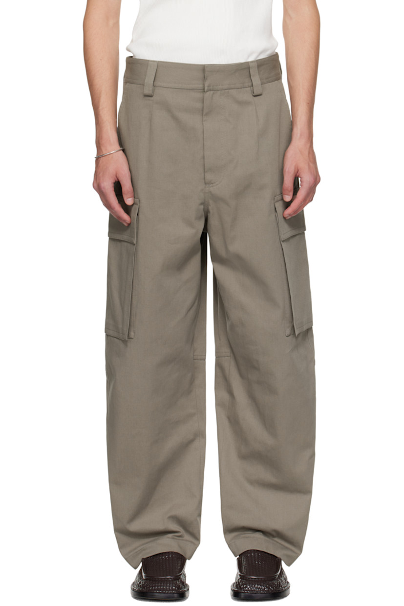 Washed cotton twill cargo pants. 

· Wide-leg 
· Belt loops
· Four-pocket styling
· Zip fly 
· Cargo pocket at outseams

Supplier color: Grey seal