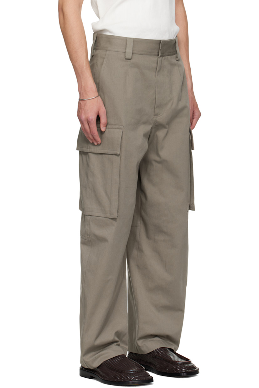 Washed cotton twill cargo pants. 

· Wide-leg 
· Belt loops
· Four-pocket styling
· Zip fly 
· Cargo pocket at outseams

Supplier color: Grey seal
