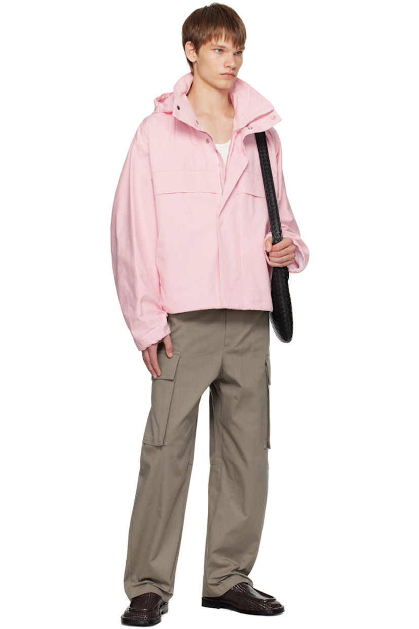 Washed cotton twill cargo pants. 

· Wide-leg 
· Belt loops
· Four-pocket styling
· Zip fly 
· Cargo pocket at outseams

Supplier color: Grey seal