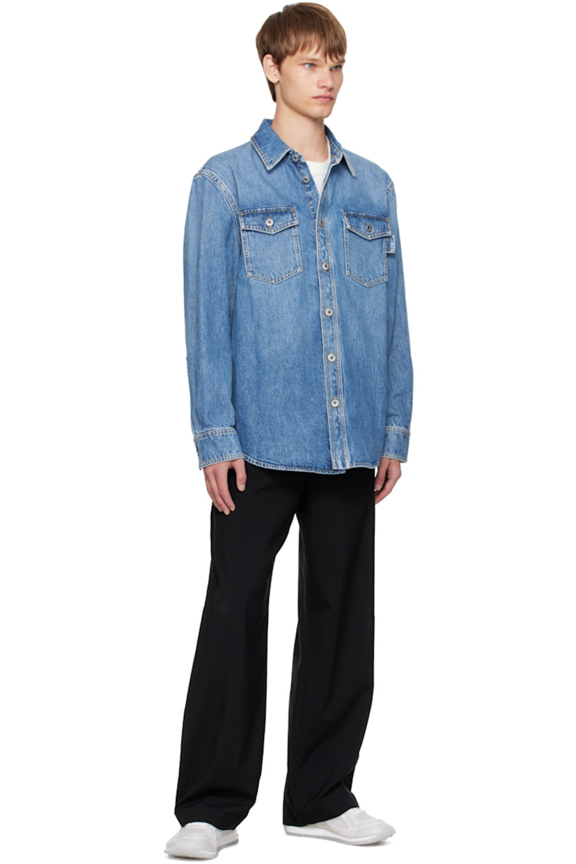 Non-stretch denim shirt.

· Fading throughout
· Spread collar
· Button closure
· Flap pockets at chest
· Shirttail hem
· Buttoned barrel cuffs
· Contrast stitching in tan

Supplier color: Blue