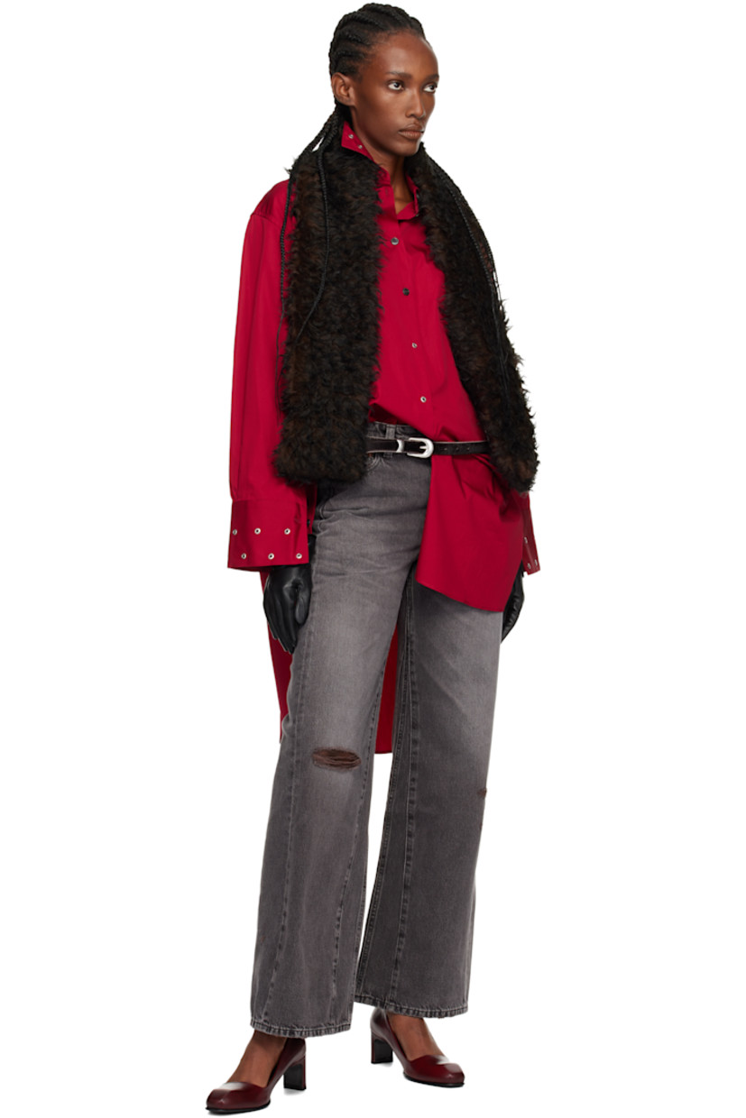 Rectangular shag-knit scarf.

L55" x W6"

Supplier color: Ombre brown hair wool