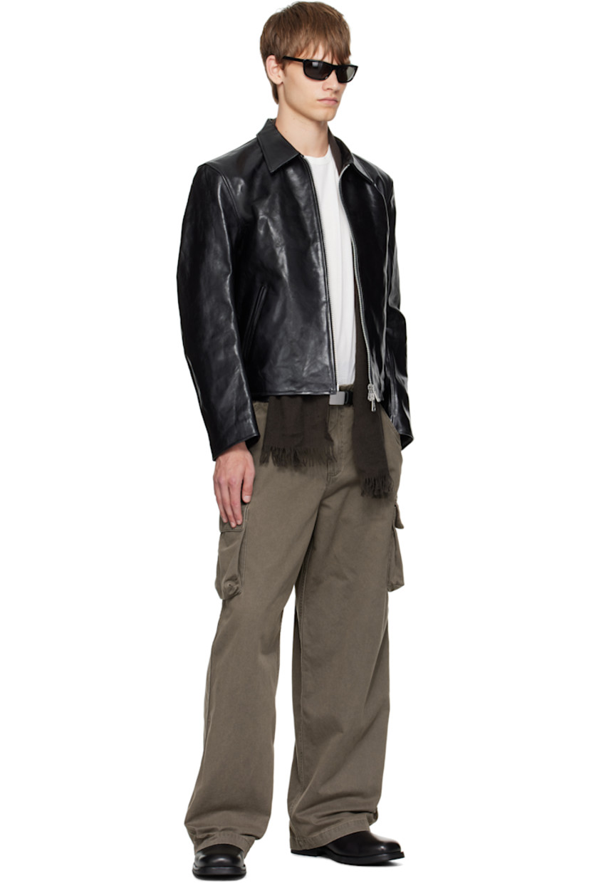 Cotton twill cargo pants.

· Loose-fit
· Belt loops
· Three-pocket styling
· Zip fly
· Bellows pocket at outseams

Supplier color: Ditch wash out twill